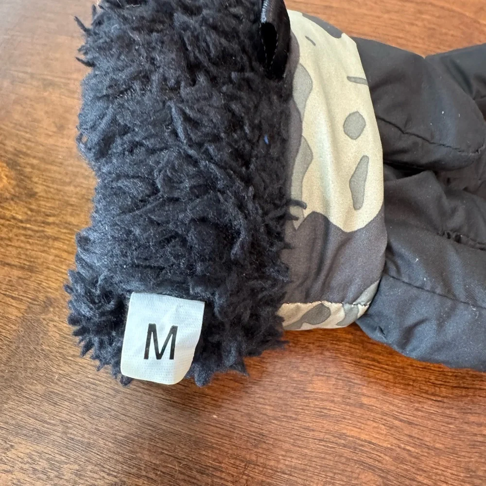 The North Face Black and Green Camouflage Gloves- kids size M - Picture 3 of 3